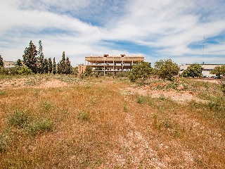 Suelo urbano con edificación en L´Aldea 23