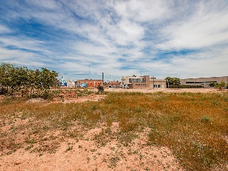 Suelo urbano con edificación en L´Aldea 25