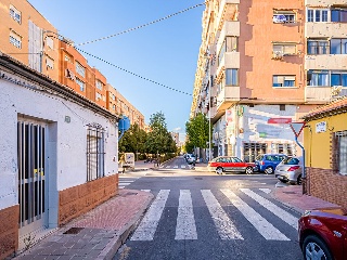 Local en C/ Javea, Alicante 36
