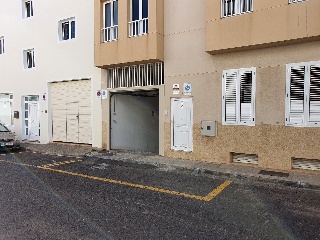 Piso y garajes en C/ Agustín Espinosa, Arrecife 4