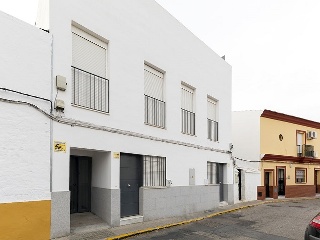 Plaza de garaje en Sanlúcar la Mayor (Sevilla) 9