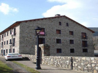 Piso, local y garaje en C/ Azarrulla, Ezcaray (La Rioja) 1
