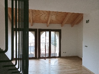 Edificio de viviendas en construcción detenida en Sant Hilari Sacalm - Girona - 2