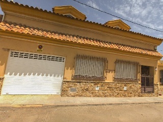 Casa adosada en C/ Saavedra Fajardo 1