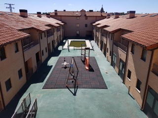 Edificio de viviendas, plazas de garaje y trasteros en Rodezno 13