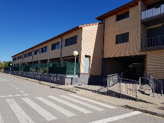 Edificio de viviendas, plazas de garaje y trasteros en Rodezno 16