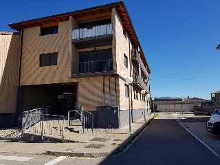 Edificio de viviendas, plazas de garaje y trasteros en Rodezno 11