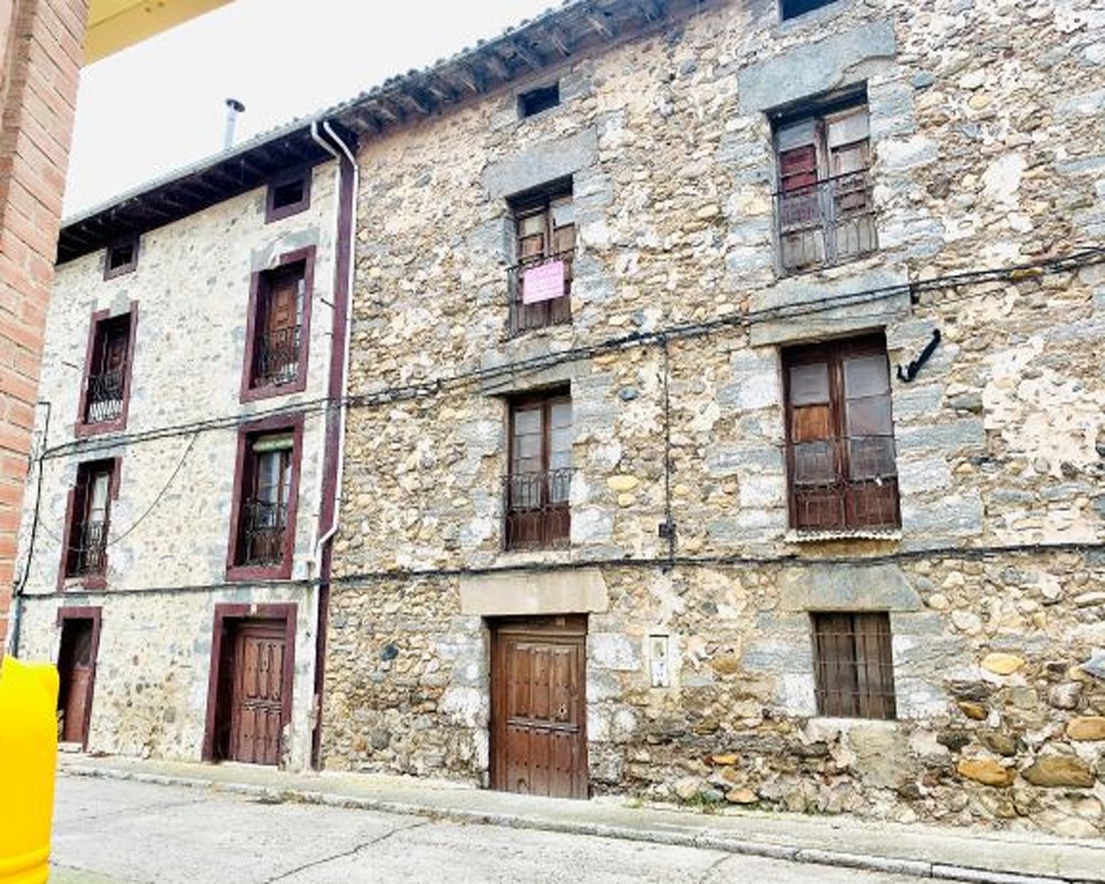 Casa adosada en C/ Ramón y Cajal, Belorado (Burgos)