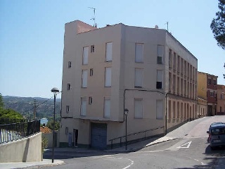 Edificio de viviendas y plazas de garaje en Flix , Tarragona 7