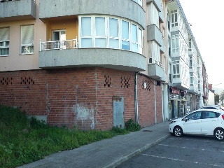 Local comercial y piso en Cee, A Coruña 2