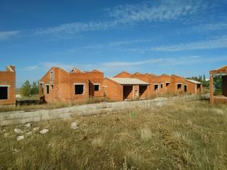Promoción casas adosadas en construcción detenida en Ur La Loma 4