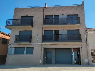 Edificio de viviendas y plazas de garaje en Els Alamús ,Lleida 3