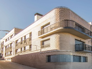 Edificio de viviendas y plazas de garaje en Els Alamús ,Lleida 1