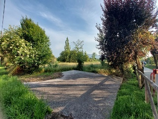 AMBITO UH-UZ-32-BD CARRETERA DE LUGO A POSADA. Polígono 11 Parcela 81 4