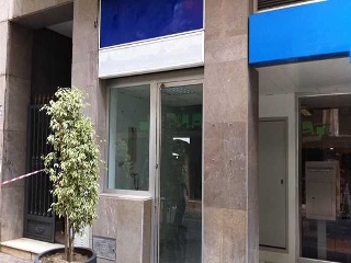 Local Comercial en C/ Vázquez López 9