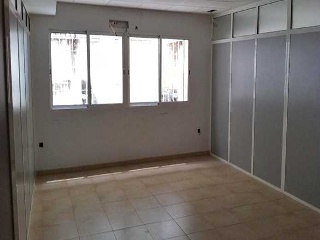 Local Comercial en C/ Vázquez López 12