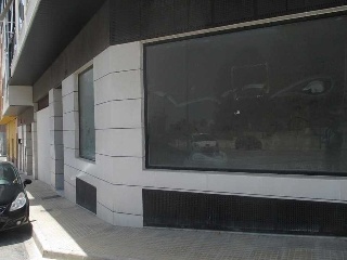 Locales y garajes en C/ Duanes 12