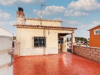 Chalet independiente en C/ Anoia 24