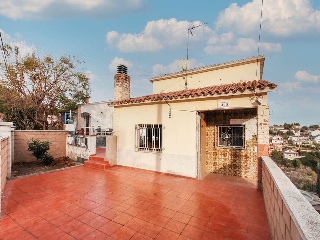 Chalet independiente en C/ Anoia 25