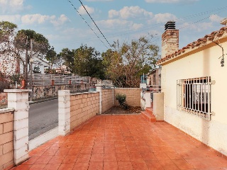 Chalet independiente en C/ Anoia 26