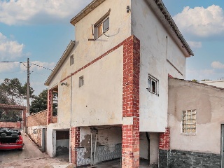 Chalet independiente en C/ Anoia 32