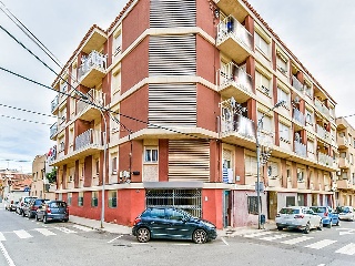 Local comercial en C/ Montoliu 10