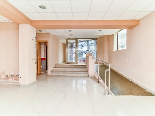 Local comercial en C/ Montoliu 16
