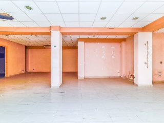 Local comercial en C/ Montoliu 18