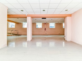 Local comercial en C/ Montoliu 20