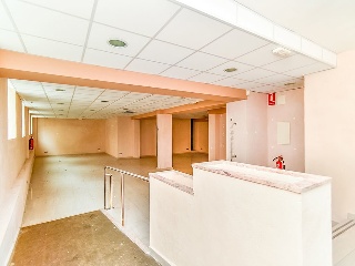 Local comercial en C/ Montoliu 23