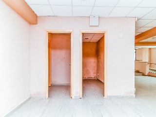 Local comercial en C/ Montoliu 25