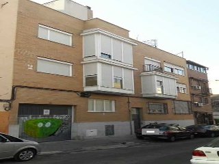 Piso y garajes en C/ Peña de la Atalaya 5