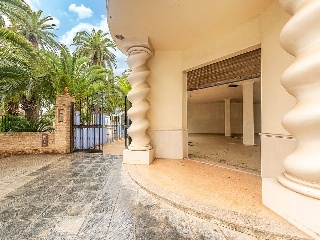 Local con plaza de garaje en Av de Andalucía 38