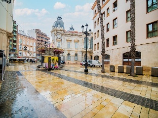 Local comercial en Pz. Jose María Artes  9