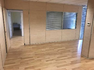 Local comercial en C/ Arnal Cavero  16