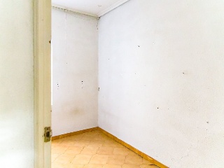 90008-0001 32