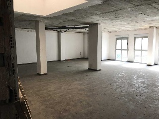 Local comercial en Av Construcción 9