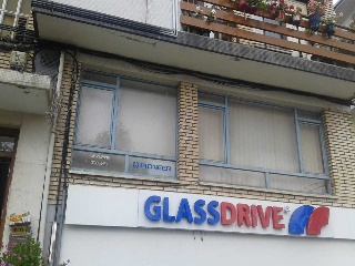 Local y oficina en Av Pardo, Navia  7