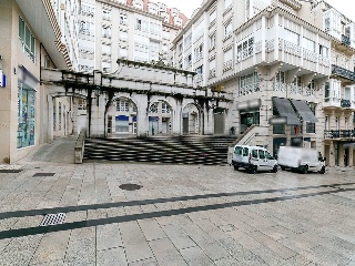 Locales en C/ Eduardo Iglesias, Vigo (Pontevedra) 45