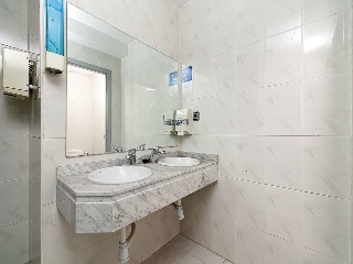Locales en C/ Eduardo Iglesias, Vigo (Pontevedra) 78