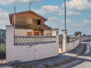 Chalet aislado en C/ Tossa del Mar 9