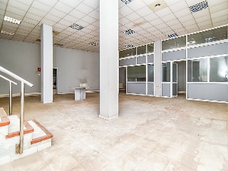 Local comercial en Av Catalunya 12