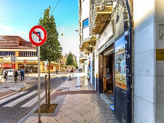 Local en Av Prat de la Riba  25