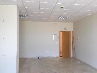 Conjunto de oficinas y plazas de garaje en Av Las Golondrinas 11
