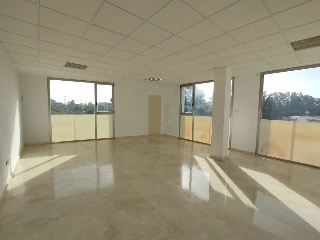 Conjunto de oficinas y plazas de garaje en Av Las Golondrinas 16