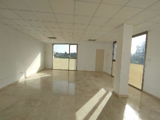 Conjunto de oficinas y plazas de garaje en Av Las Golondrinas 17