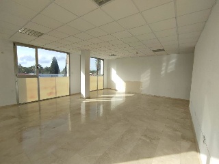 Conjunto de oficinas y plazas de garaje en Av Las Golondrinas 21