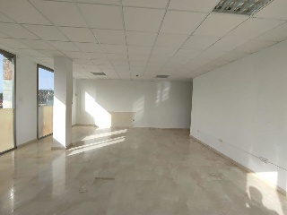 Conjunto de oficinas y plazas de garaje en Av Las Golondrinas 22
