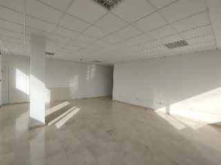 Conjunto de oficinas y plazas de garaje en Av Las Golondrinas 24