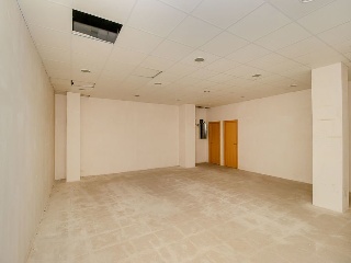 Locales en C/ Menendez Pelayo, Vic 13